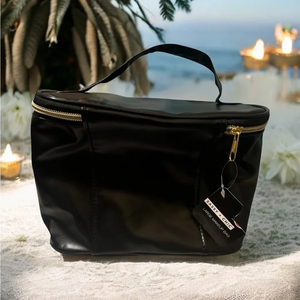 Large make-up bag for woman (NWT)